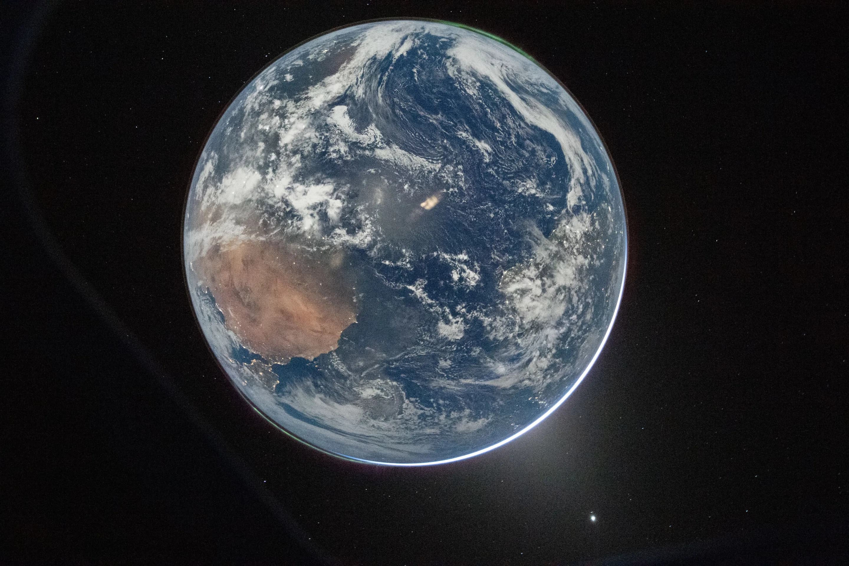 Artemis II’s moonbound astronauts capture Earth’s brilliant blue beauty as they leave it behind Artemis II’s moonbound astronauts capture Earth’s brilliant blue beauty as they leave it behind