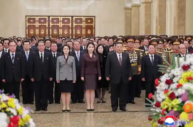 Kim’s Daughter Visits Family Mausoleum, Promoting Her Potential Status as Heir in North Korea Kim’s Daughter Visits Family Mausoleum, Promoting Her Potential Status as Heir in North Korea