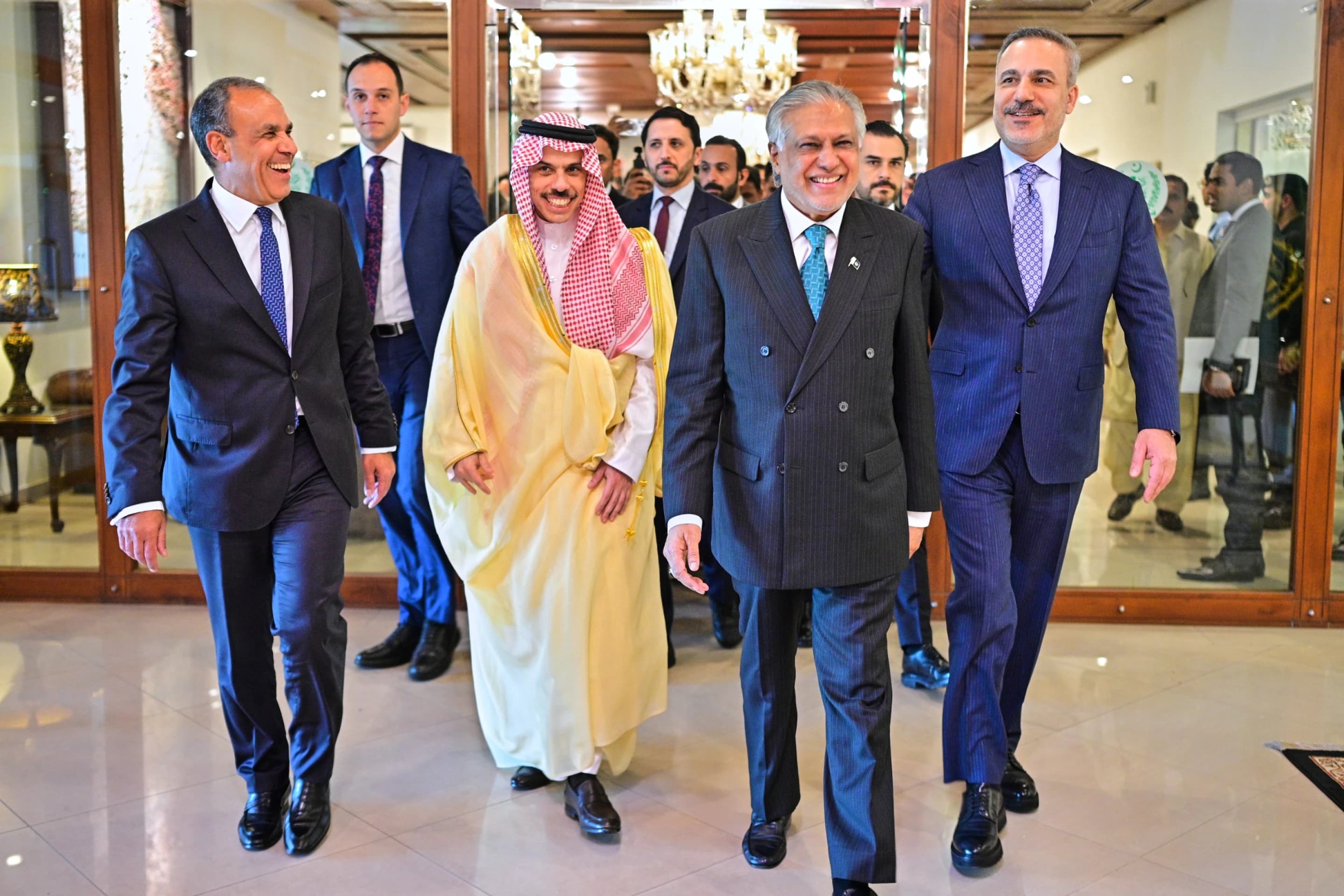 Pakistan says it will host US-Iran talks, while Iran warns US ground troops would be ‘set on fire’ Pakistan says it will host US-Iran talks, while Iran warns US ground troops would be ‘set on fire’