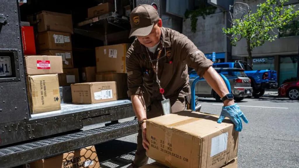 UPS to Cut 30,000 Jobs in 2026, Scaling Back Amazon Deliveries and Closing Facilities
